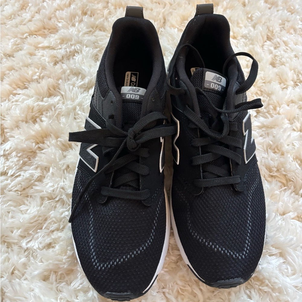 New Balance 600 Men's Black Sneakers 9.5 NEW